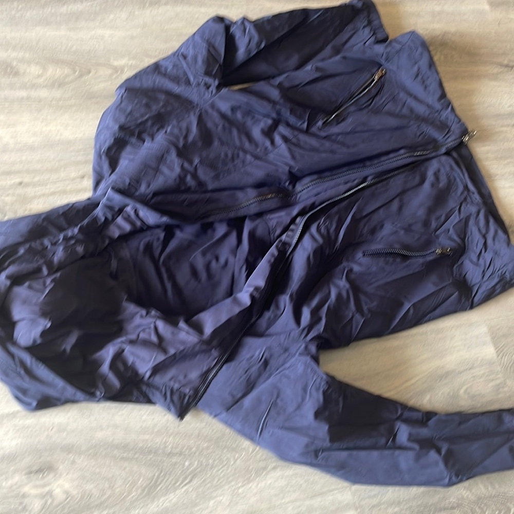 Lululemon Light Weight Jacket Size 4 - Picture 2 of 5